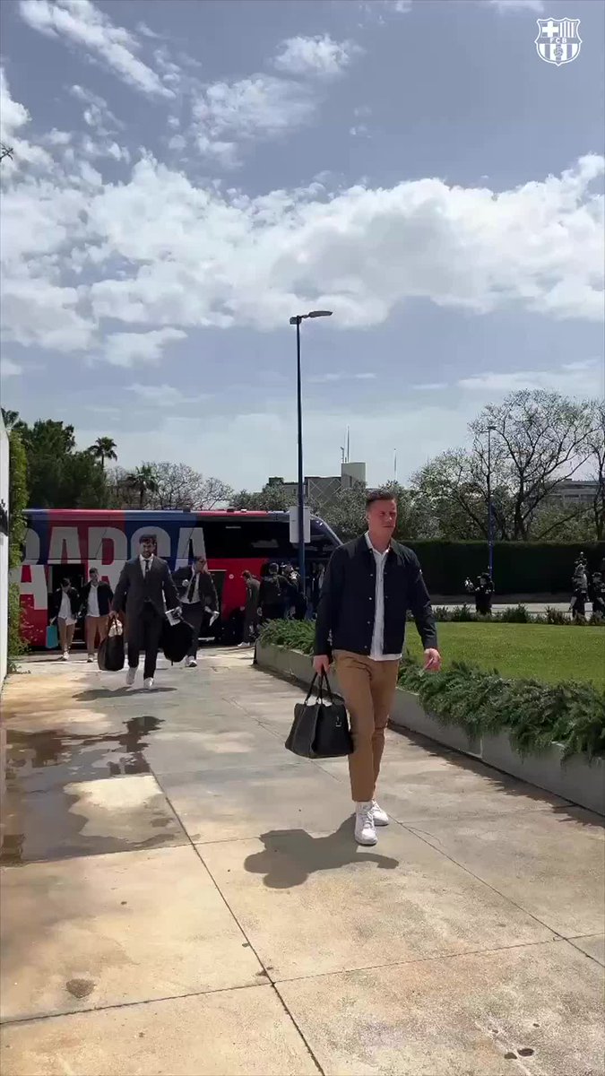 Into the hotel, time for some R&R. 🛏️