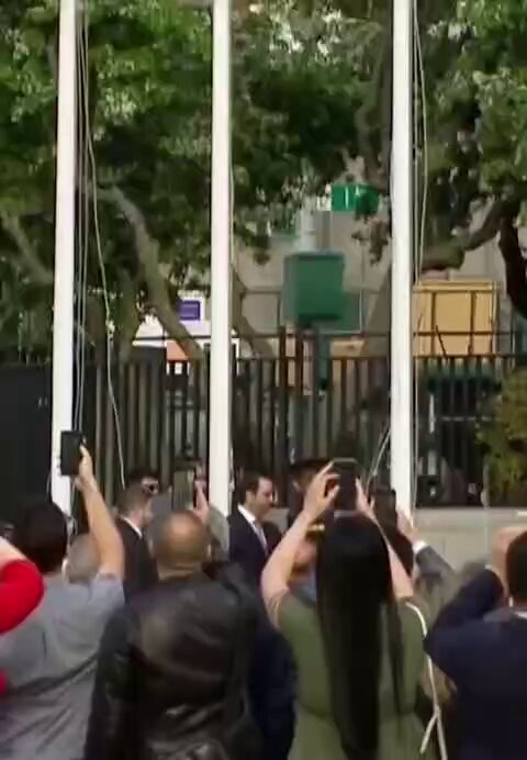 اللطم والعويل والصراخ للفلول والعطوانيين والمطالبين بالحماية الدولية وصل للمريخ بعد رفع علم الجمهورية العربية السورية على مبنى الأمم المتحدة...