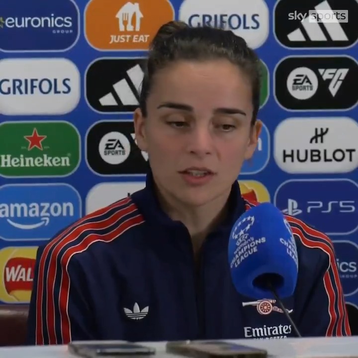 Arsenal boss Renee Slegers says goalkeeper Daphne von Domeselaar and centre back Lotte Wubben-Moy could be back for their Women's Champions League semi-final second leg against Lyon on Sunday "if they can get through training tomorrow" 💪👀