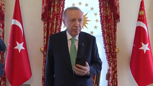 Cumhurbaşkanımız Recep Tayyip Erdoğan, UEFA Gençlik Ligi yarı final maçında Avusturya temsilcisi Salzburg'u 2-1 yenerek finale yükselen Trabzonspor'u kutladı.