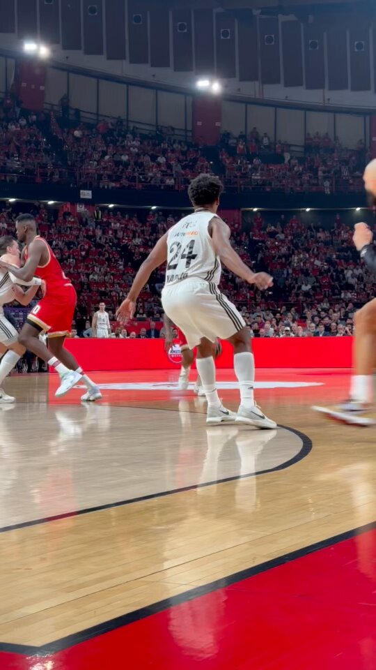 Dayum, Evan Fournier you got that aura 🥵