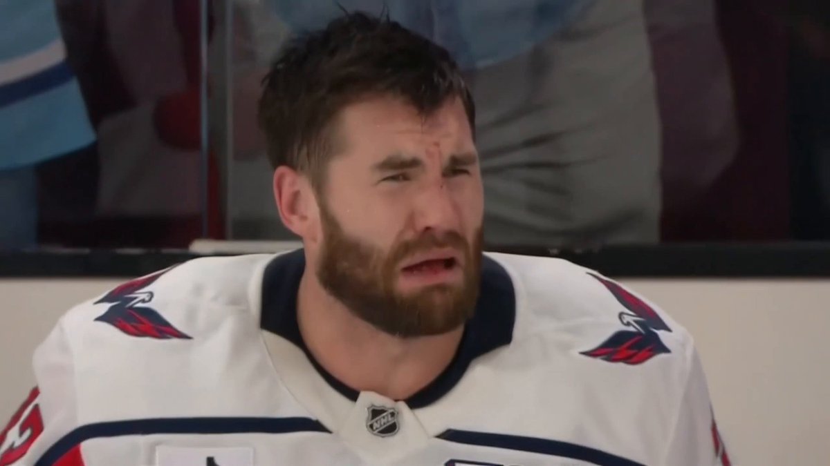 The Capitals and Canadiens got into it near the end of the second period. The action spilled onto the bench 😳
