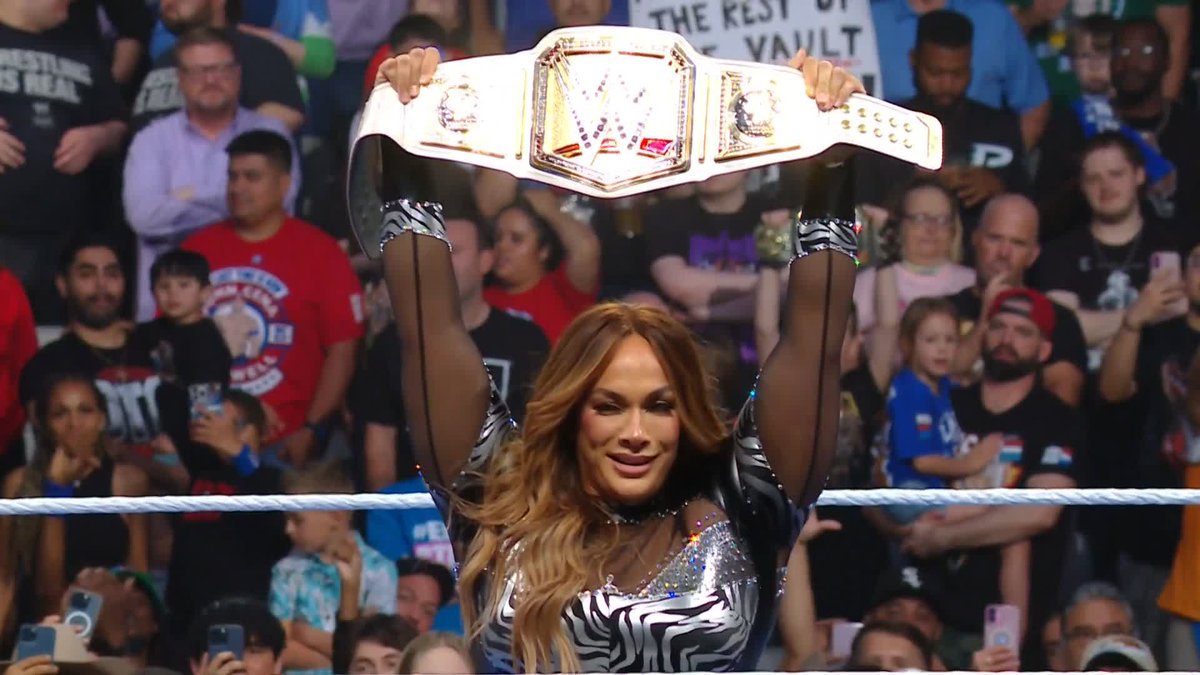 You really thought Nia Jax was done chasing the WWE Women's Championship?! 😤 #SmackDown