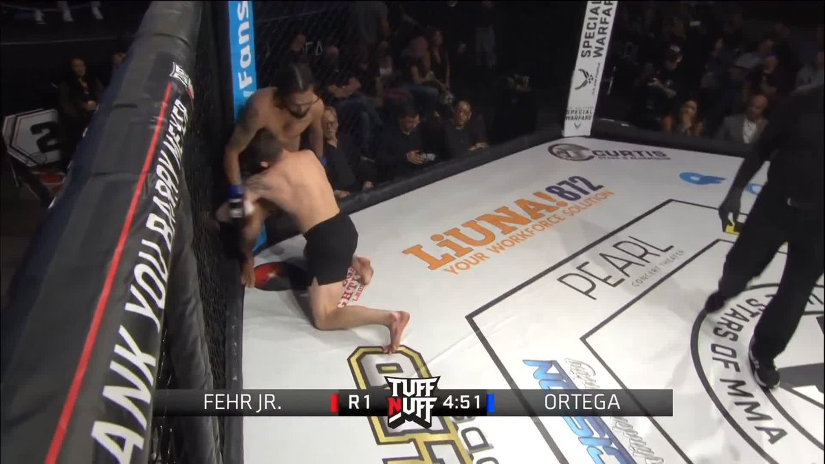 He locked up a submission in SECONDS!!! #TNU143