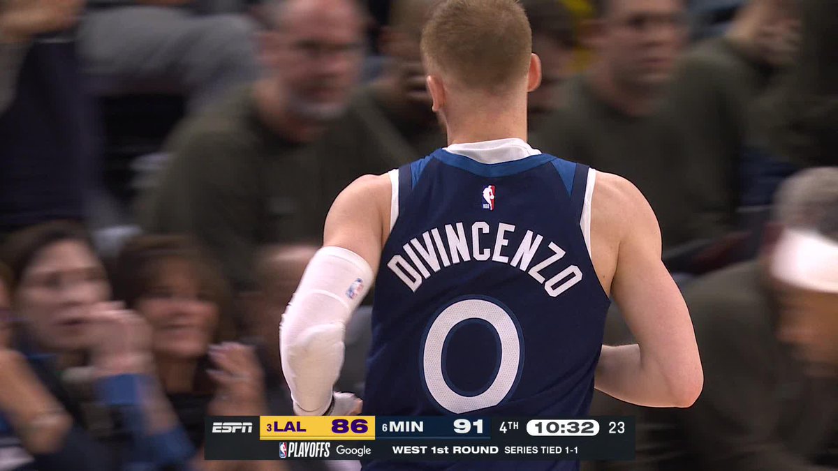Donte DiVincenzo made his defender touch earth on the stepback triple 😮‍💨