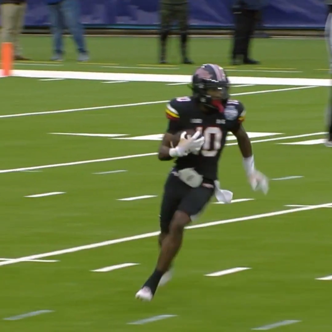 Special things happen when @taifelton has the ball in his hands. #Skol