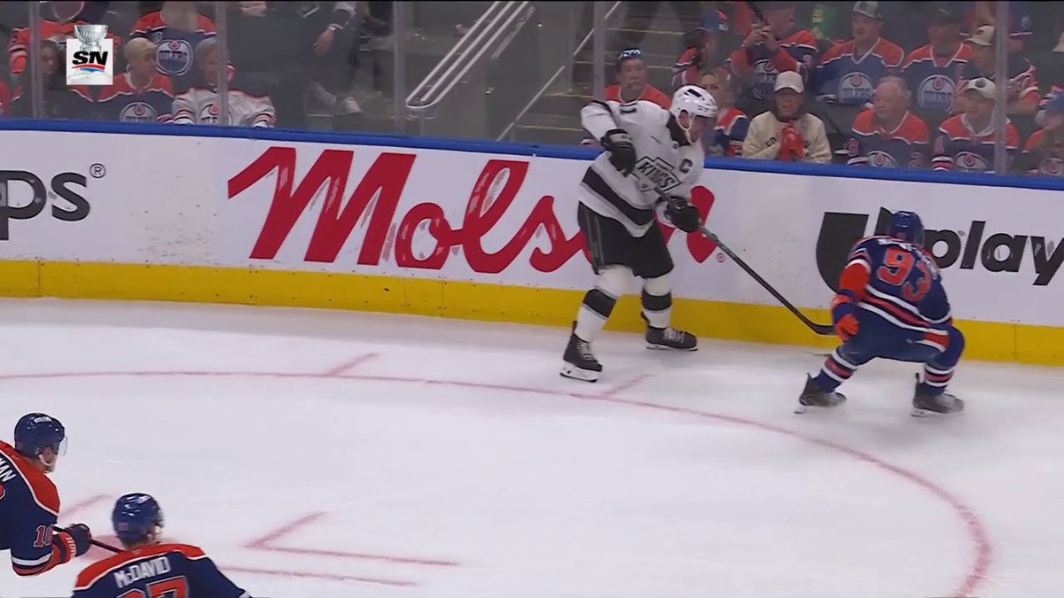 What a massive play here by Zach Hyman 💪 That's playoff hockey! #StanleyCup