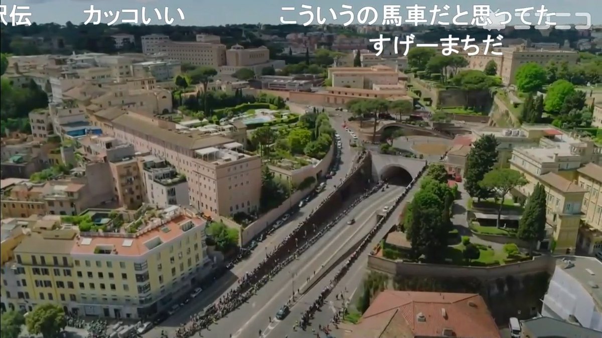 【ローマ教皇の葬儀】フランシスコ教皇の遺体は遺書に従い、歴代教皇の多くが埋葬されてきたバチカンのサンピエトロ大聖堂ではなくローマ市内のサンタマリアマッジョーレ大聖堂に埋葬される 移送される棺を拍手で見送るローマ市民、街の風景の様子 後継者を決める教皇選挙(コンクラーベ)は5月上旬