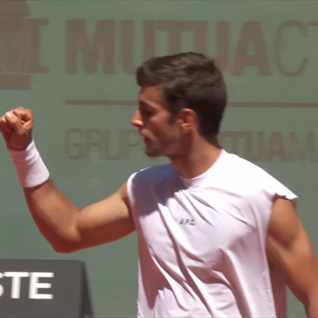 Finishing with flair ✨ Monte-Carlo finalist Musetti defeats Etcheverry 7-6 6-2 to move on in Madrid! #MMOpen