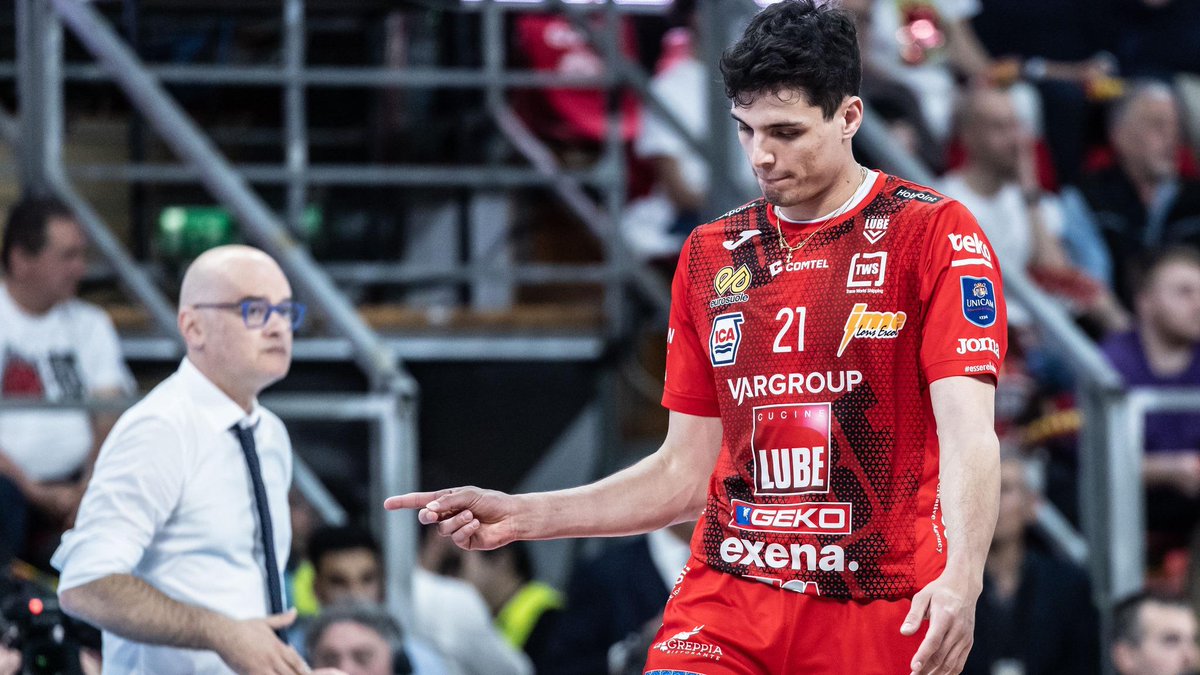 🔥 SUPERLEGA 🇮🇹 – MATTIA BOTTOLO ON FIRE! 🔥 Mattia Bottolo delivered a serving masterclass in Civitanova’s 3-1 win over Perugia, helping seal their spot in the Scudetto final! 🏆 📺 Relive it on VBTV: 🏐 #SuperLega #Volleyball #Pallavolo