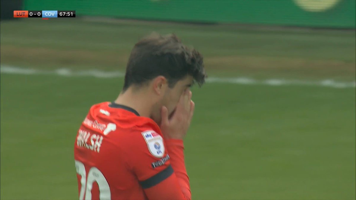 It's 10-a-side at Kenilworth Road! 😳 Liam Walsh has been shown a straight red! 🟥