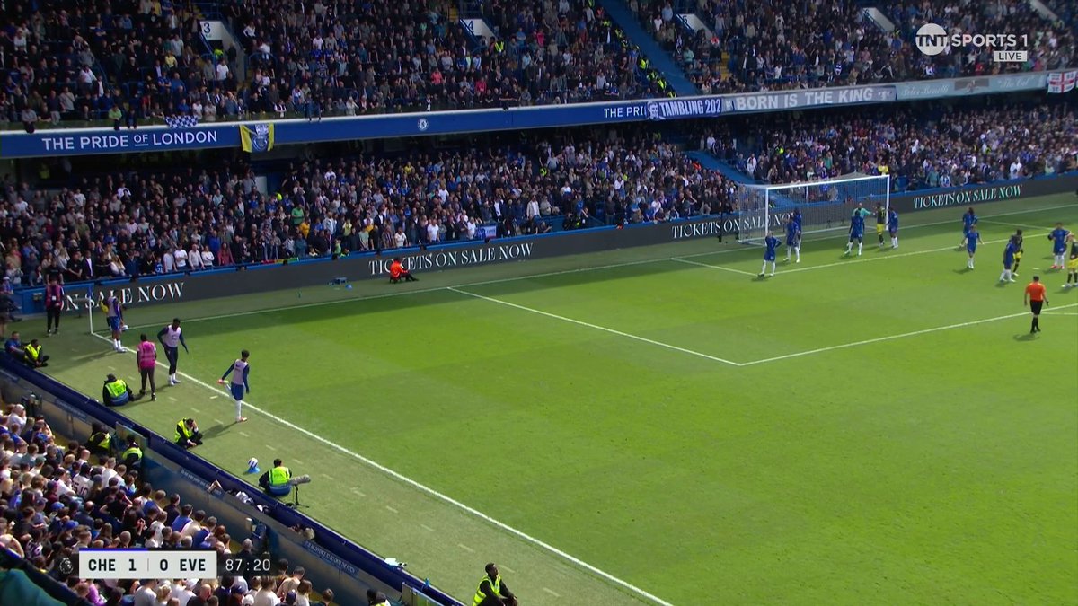 "WHAT A SAVE!" 😳 This stop from Robert Sánchez could be a match-winning moment 👏 📺 TNT Sports &amp; discovery+ UK