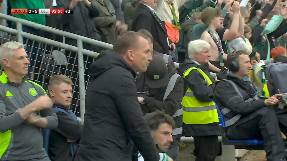 🏆 "An unprecedented dominance of the Scottish game!" Scenes at the full-time whistle as Celtic are confirmed as champions again! 🍀