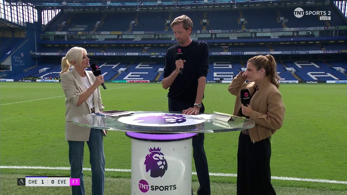 “At the start of the season, nobody predicted Liverpool to win the league. It was Arsenal or Man City.” Peter Crouch and Karen Carney are full of praise for Arne Slot 👏 🎙 Lynsey Hipgrave | 📺 TNT Sports & discovery+ UK
