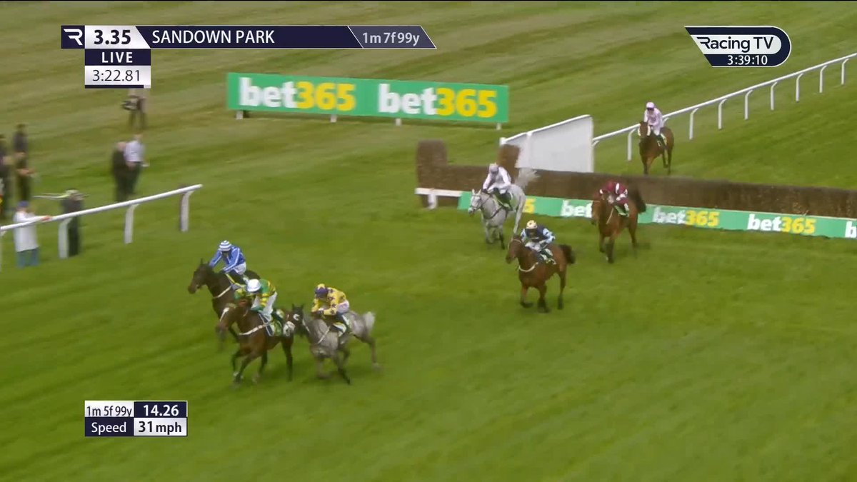 ๐คฏ JONBON beaten at Sandown. He looked a tired horse as Il Etait Temps flew past him, jumping the last fence. He's had another great season boys! ๐๐
