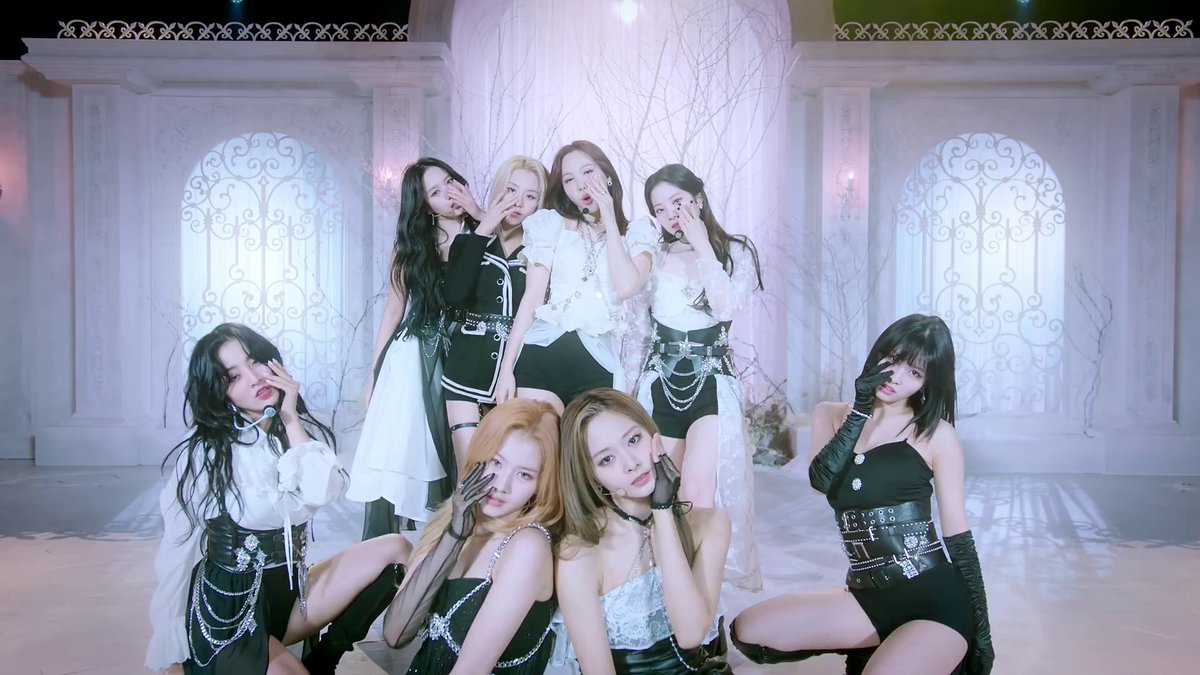 4 years ago today, TWICE performed 'CRY FOR ME' at The Kelly Clarkson Show.