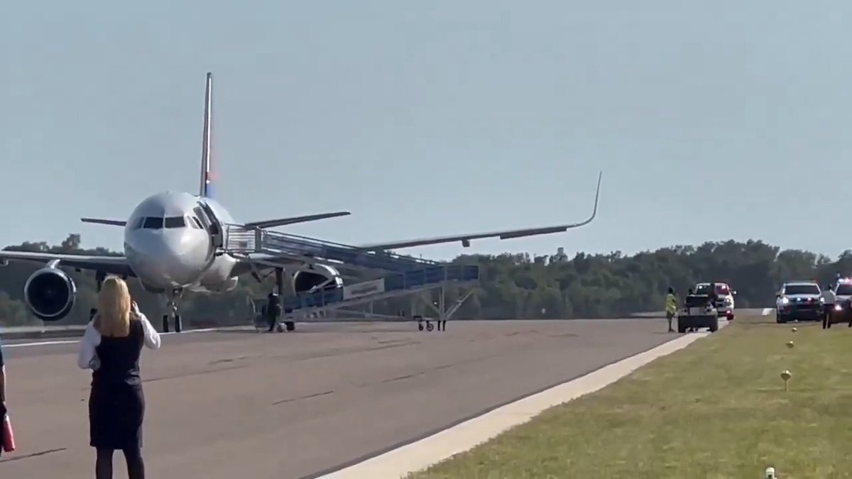 A bomb threat written on a bathroom door was discovered by a flight attendent as an Allegiant Airbus A320 was preparing to take off from the St. Pete-Clearwater (PIE) airport in Florida... #flying #CityLife #AllegiantAirlines #StPetersburg #Clearwater #florida #FloridaMan #pie