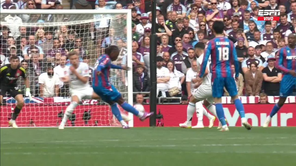 "Dibu Martínez" Porque le erró el manotazo y le convirtieron este gol en el partido del Aston Villa ante el Crystal Palace por la Premier League. Tiene menos reflejos que vos cuando encarás una mina, está atajando como el orto el hijo de re mil puta.