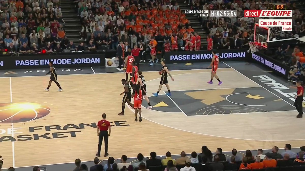 .Paris Basketball est devant à la mi-temps ! Fédération Française de BasketBall #CDFBasket