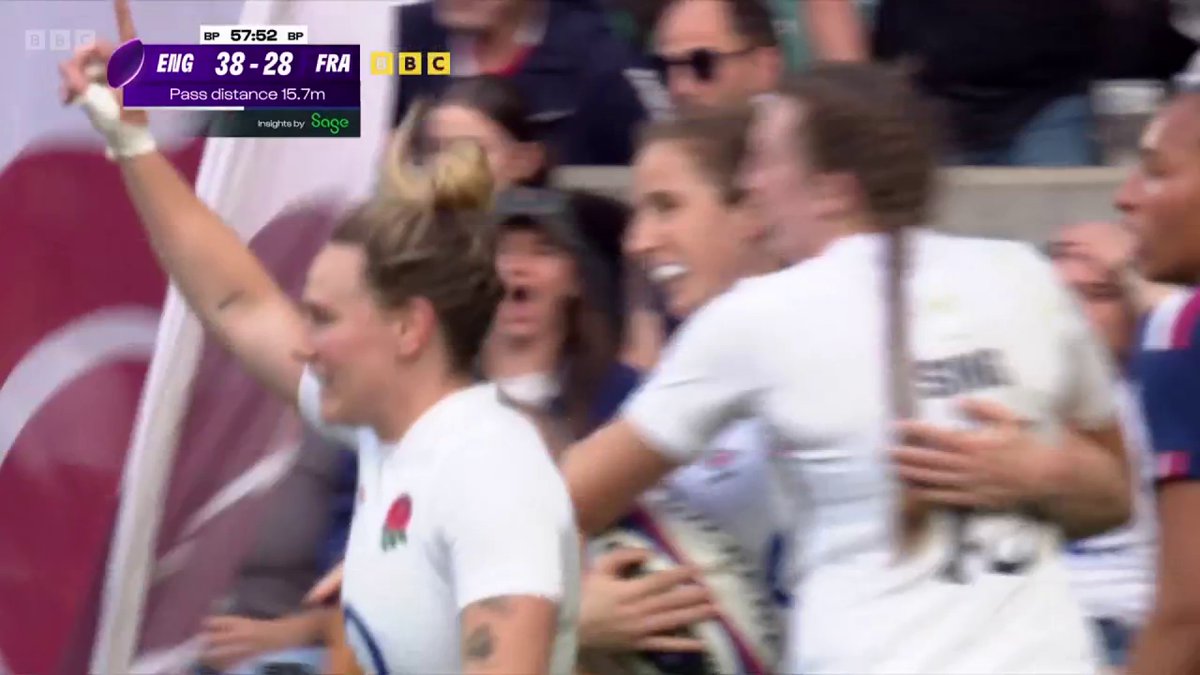Is this the pivotal score for England? Abby Dow collects the high pass and touches down to increase the Red Roses' lead ๐น #BBCRugby #EngvFra