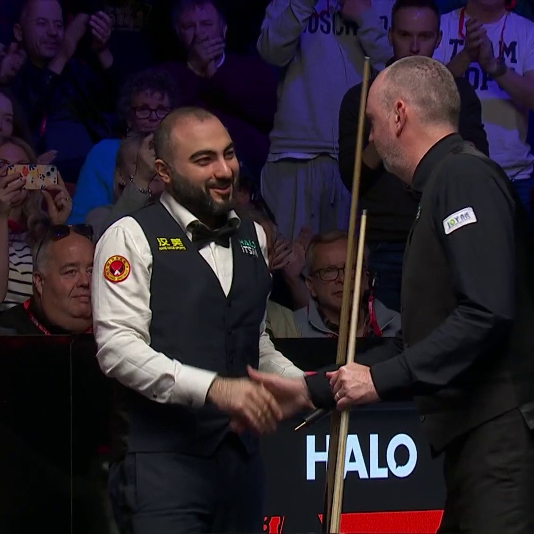 Mark Williams produces a clearance of 115 to advance to his 12th World Championship quarter-final after defeating Hossein Vafaei 13-10 🤩 #WorldChampionship