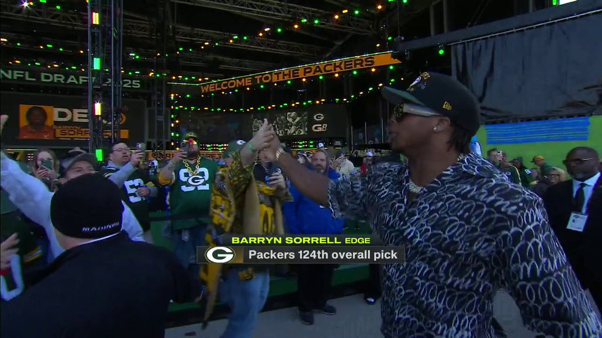 Barryn Sorrell was at Lambeau to greet the hometown crowd after becoming the 124th pick of the NFL draft 🤩