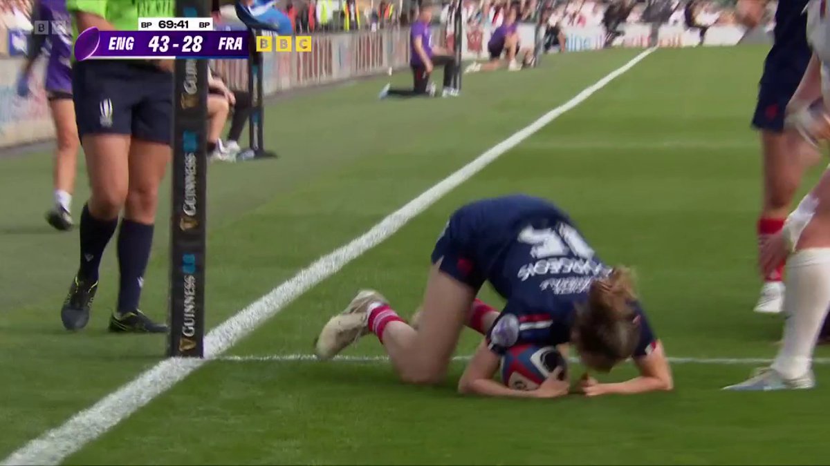 Some late drama? 😲 Morgane Bourgeois gives France some hope! 🇫🇷 #BBCRugby #EngvFra
