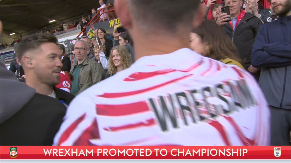 "Back-to-back-to-back has never been done before!" 🗣️ James McClean trying to do an interview while celebrating is everything 👏