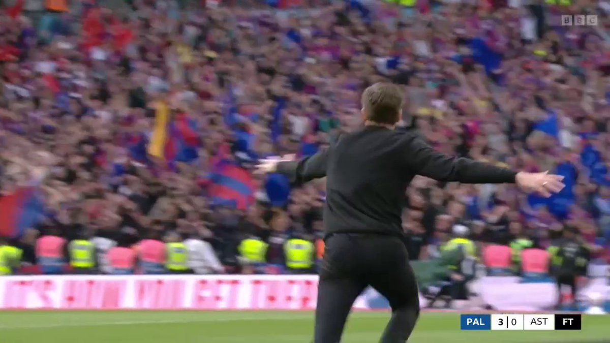 "I thought you were going full Mourinho." Oliver Glasner *almost* ran the length of the pitch in his celebrations... but he'd been there before 😅