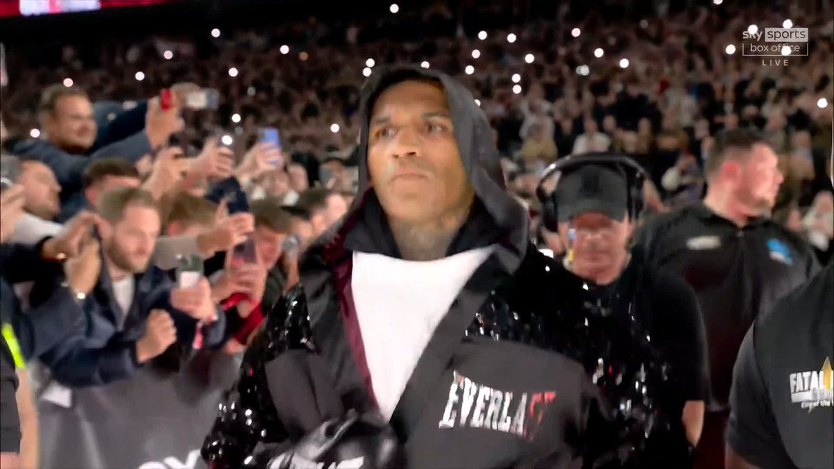 Conor Benn arrives with his father - now it's his turn ๐ #EubankBenn | Tonight | Live on Sky Sports Box Office ๐ฒ Watch here: