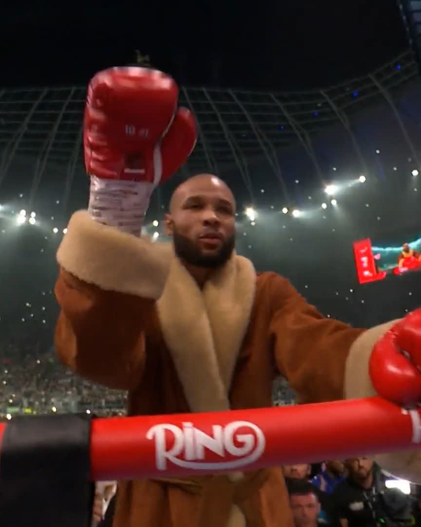Eubank ENTERS.... Then the respect between Chris Sr and Nigel 🥹🤝 #EubankBenn | DAZN Boxing | @RingMagazine