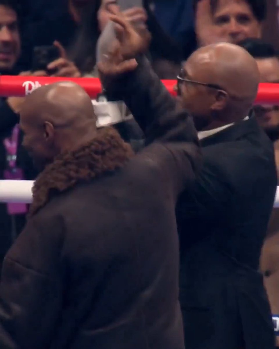 Chris Eubank Sr and Nigel Benn show respect in the ring before their sons collide 🤝 Buy the PPV NOW for The Ring's FATAL FURY: City of the Wolves: City of the Wolves card live on DAZN and Sky 📺