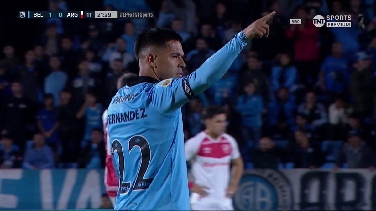 Cómo no van a cobrar offside? Jara se desentiende pero interviene, confunde al defensor de Argentinos y saca ventaja de la posición adelantada. No pueden ser todos así de burros.