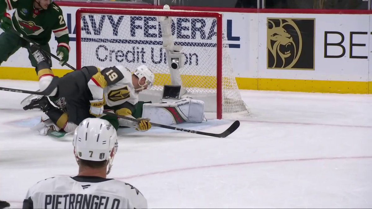 FILIP GUSTAVSSON WITH THE STRETCH! 😮 He keeps this game tied at three late in the third! #StanleyCup 🇺🇸: NHLonTNT (TBS) & Sports on Max ➡️ 🇨🇦: Sportsnet or stream on Sportsnet+ ➡️