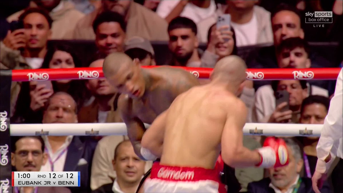 The DRAMATIC final minute between Chris Eubank Jr and Conor Benn 😱
