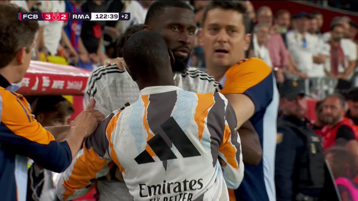 And the frustrations spilled over from the Real Madrid bench at the end! 😳 Antonio Rudiger has to be held back by his teammates as he tries to get to the referee 😬