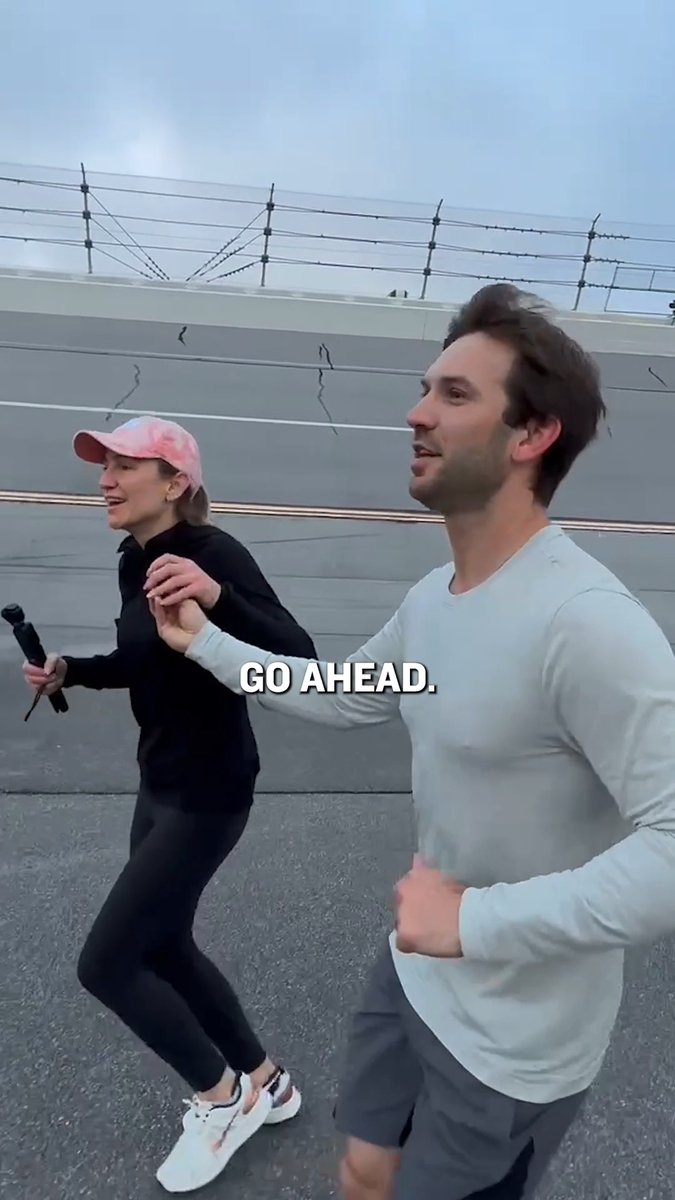 It's a couples edition of the track run with Daniel Suárez and Julia Yasmeen Piquet! 🏃♂️🏃♀️
