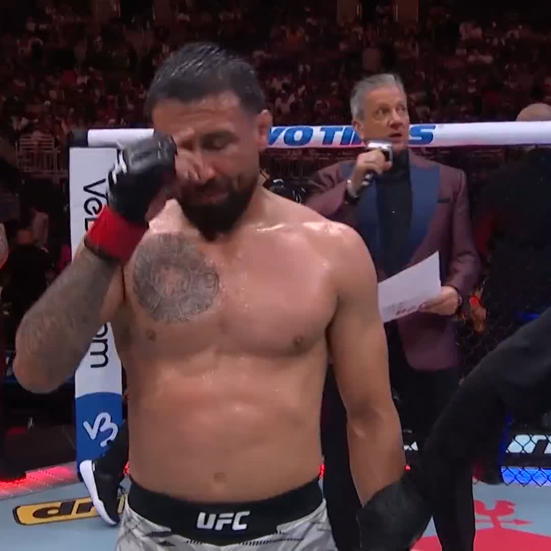 Two in a row for Chris โEl Guapoโ Gutierrez ๐จ He gets the split decision victory at #UFCKansasCity!