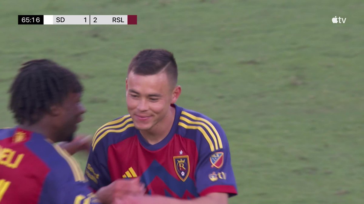 Sam Junqua placed that one perfectly 😮‍💨 (via Major League Soccer)