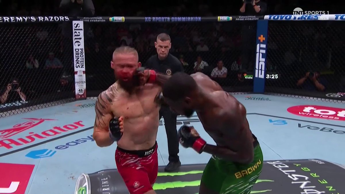 RIGHT HOOK RANDY!!! 💥 🔥 #UFCKansasCity | LIVE on TNT Sports & discovery+