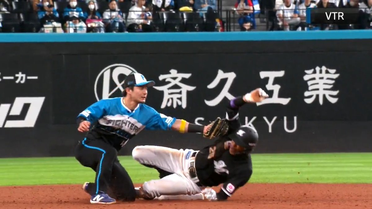 #岡大海 足と体捌きで魅せる💨 内野安打で出塁すると盗塁の場面ではタッチをかいくぐる動きでセーフに😲 岡の妙技を色んな角度からどうぞ🎥 おトクな年額プランキャンペーン実施中! 詳しくはこちら ▶️: #chibalotte #パリーグ #ベースボールLIVE