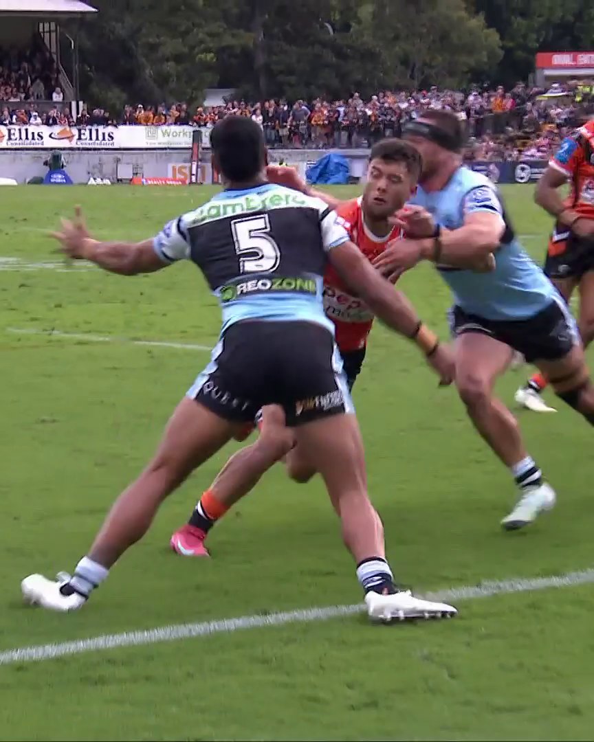To'a goes bang and sets up Turuva! 💥 #NRLTigersSharks