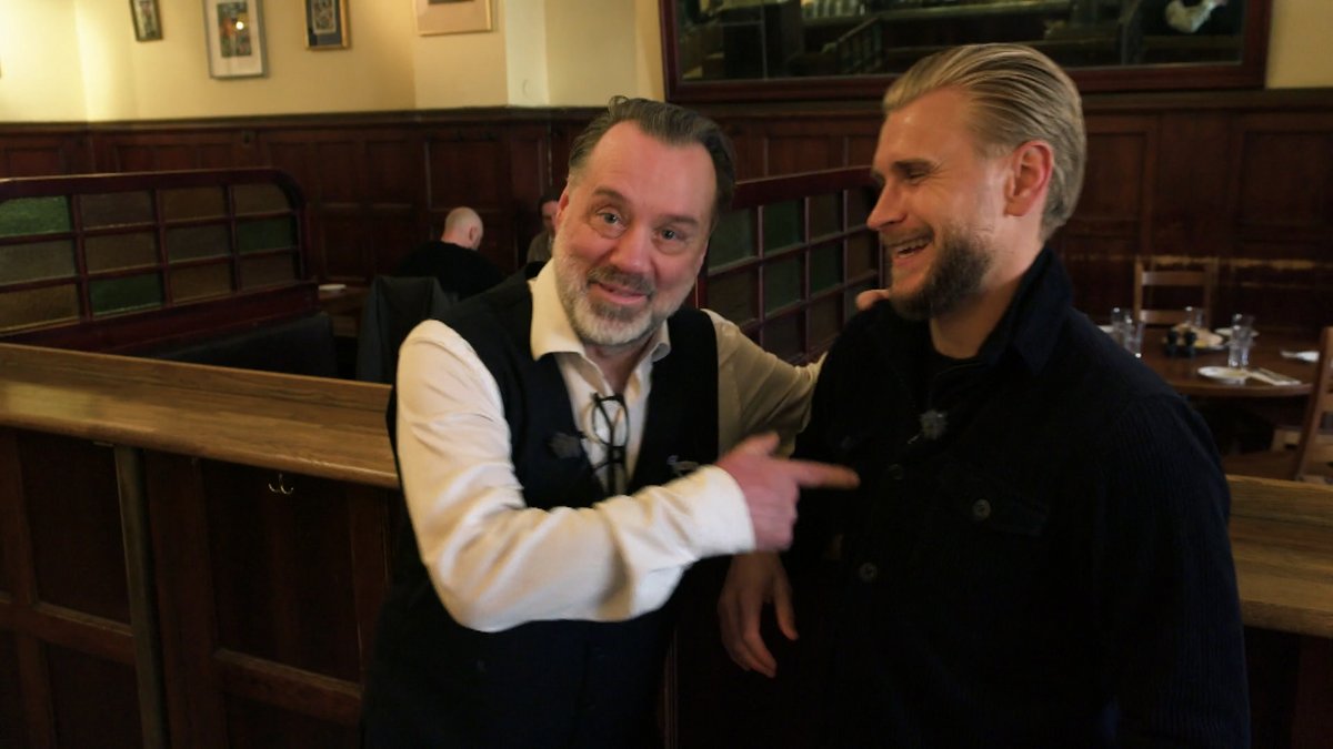 Vi mötte upp Simon Strand på Södermalm för att prata Hammarby, om laget är redo för guldstrid och Strandfällan. Parhästen Fredrik Hammar är, förstås, också med på ett hörn. 💬 📲 Se BK Häcken - Hammarby IF på Max och Kanal 5