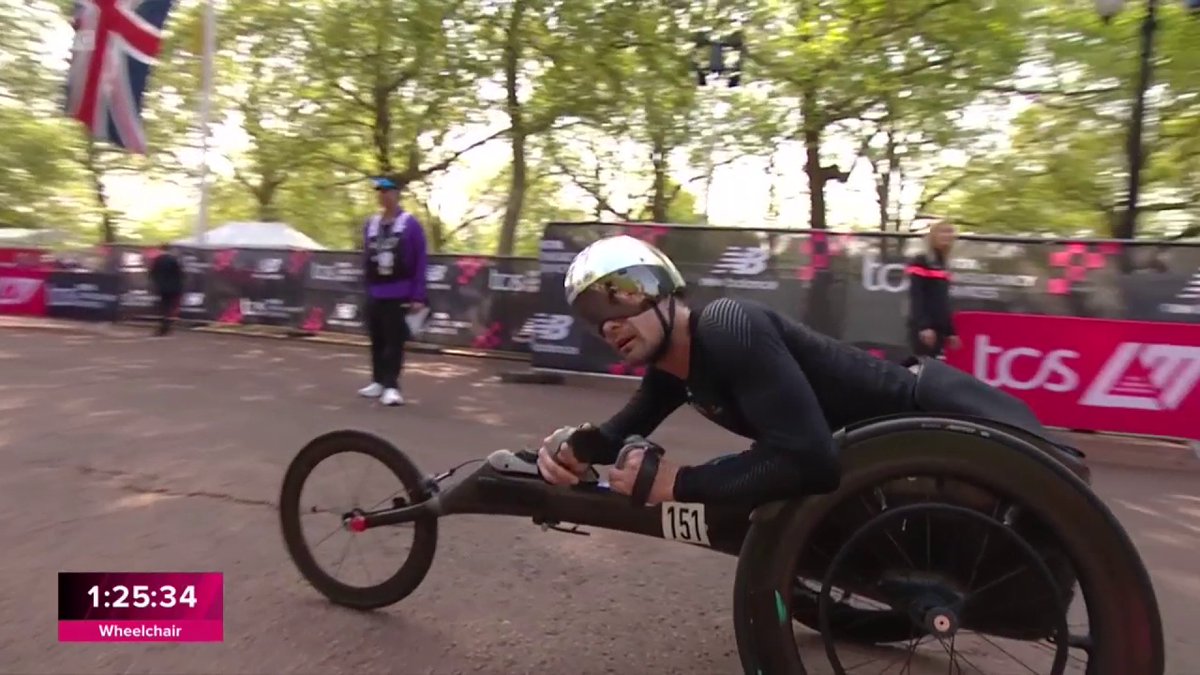 A class of his own! The moment Marcel Hug won the men's wheelchair race at the London Marathon 2025 🤩 #LondonMarathon #BBCMarathon