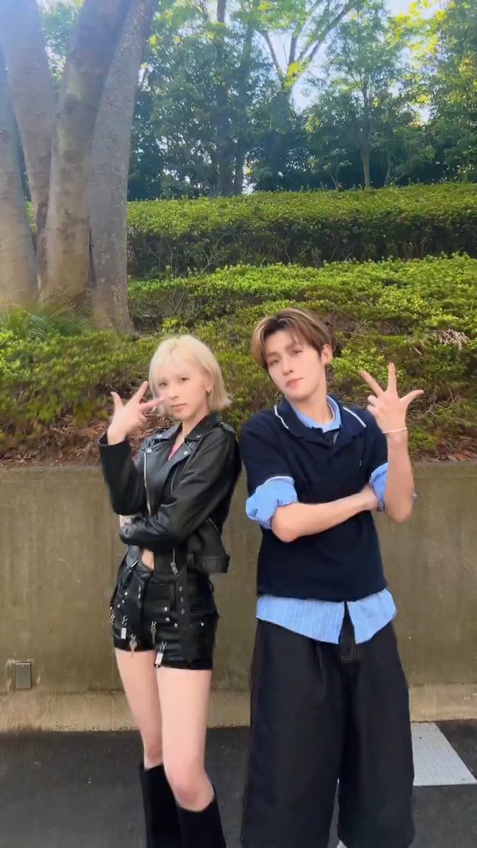 Bae and Jihoon doing TWS Countdown challenge