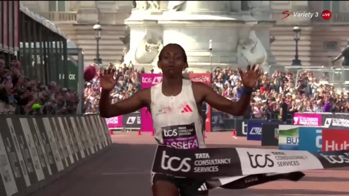 🇪🇹 Tigist Assefa wins the London Marathon in a time of 2:15:50, a new women's only record 🙌 #LondonMarathon