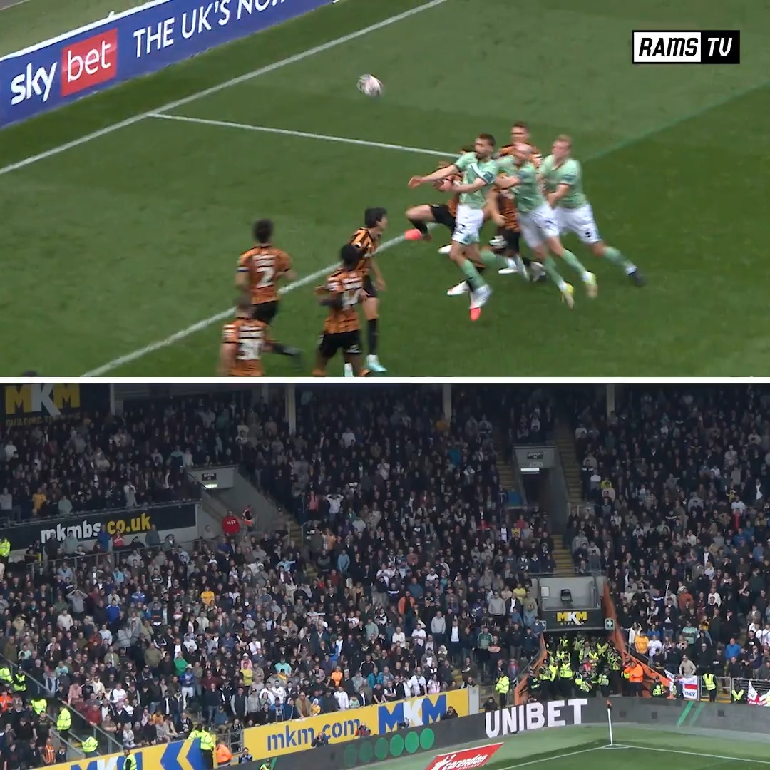 All eyes on the away end. 👀