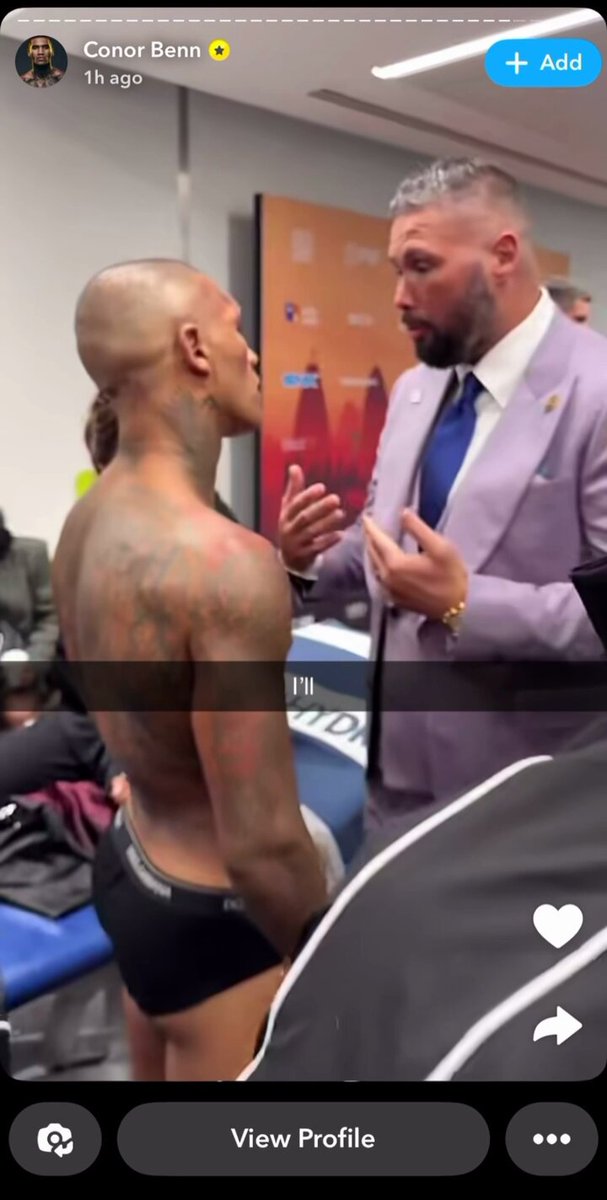 Tony Bellew speaking to Conor Benn after his narrow loss to Eubank Jr last night Brilliant words from the former world champ 👏