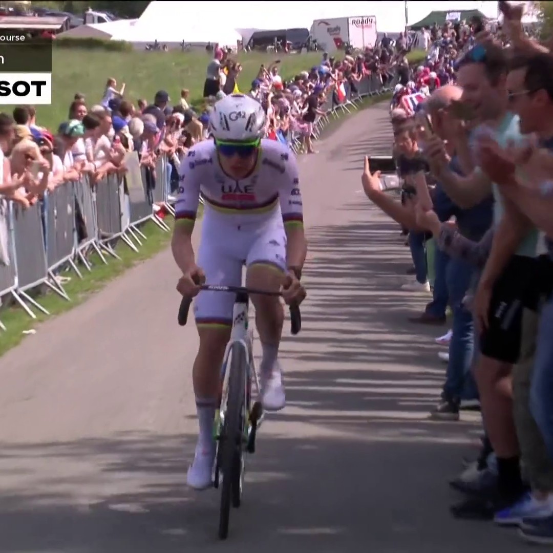 Tadej Pogacar makes cycling look easy 😎 The world champion launches an attack on La Redoute, leaving his rivals in the dust 🤯💪