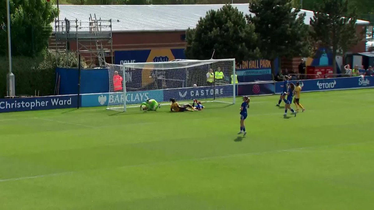 Right place. Right time. Michelle Agyemang sweeps home the ball 🧹 Brighton & Hove Albion Women #BarclaysWSL